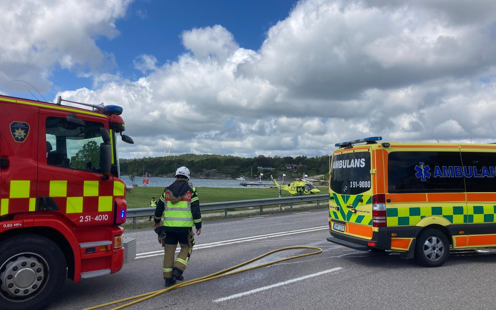 Ambulanshelikopter på platsen.