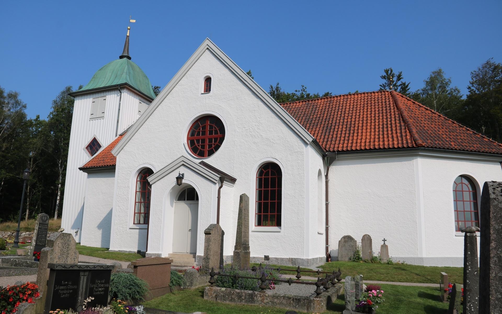 Spekeröds kyrka är från medeltiden. Tornet är av trä medan resten av kyrkan är byggd i sten.