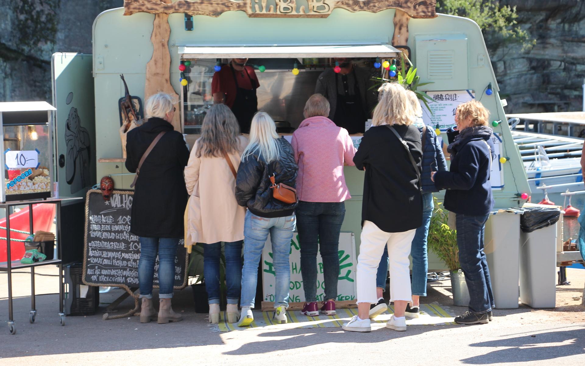 Besökarna kunde i hamnen även stilla sin hunger med mat från Habab family food truck.