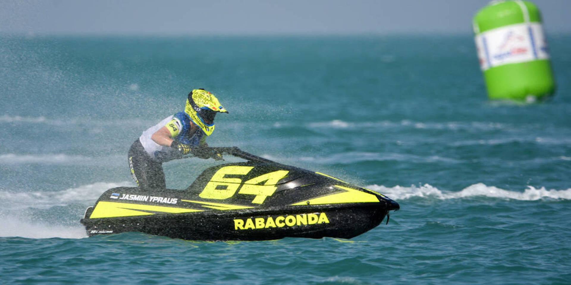 Estniskan Jasmiin Ypraus kom på första plats i kvalen inför dagens två heat i VM i jetski med Emma-Nellie Örtendahl och Jonna Borgström på andra och tredje plats.