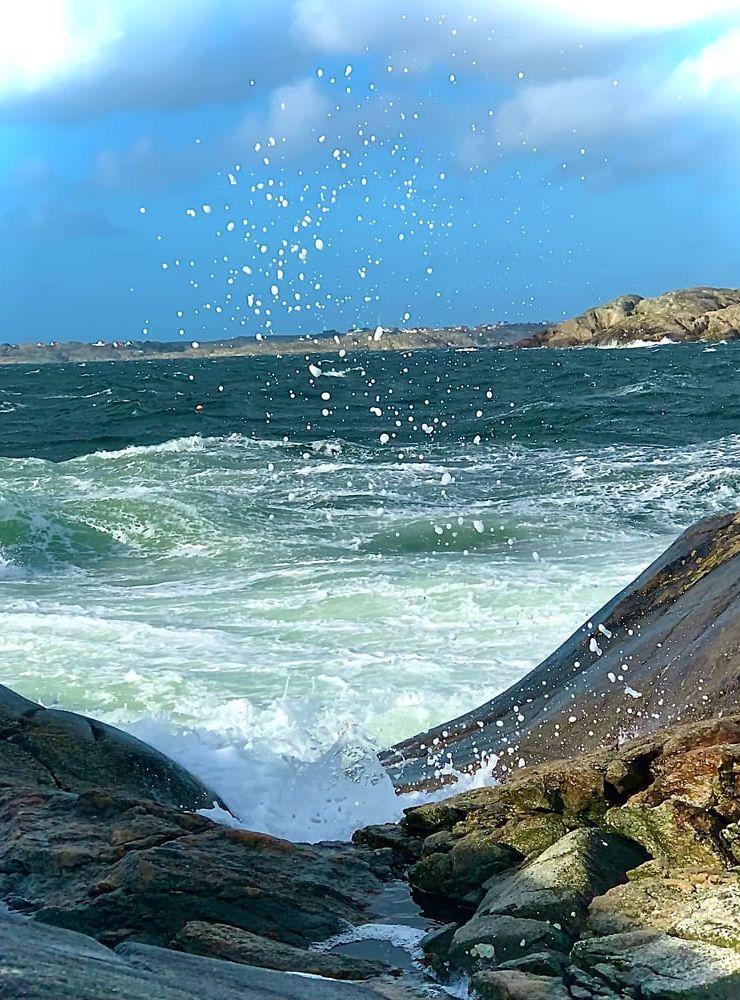 Flygande skum en blåsig höstdag på Björholmen.