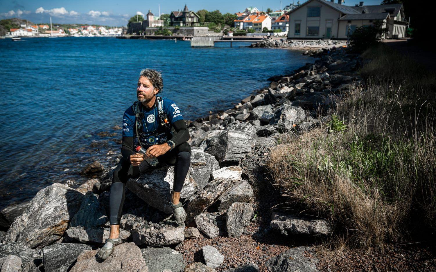 Under 32 dagar surfar han på vindsurfbrädan och när tidningen möter Merijn Tinga befinner han sig på Marstrand.