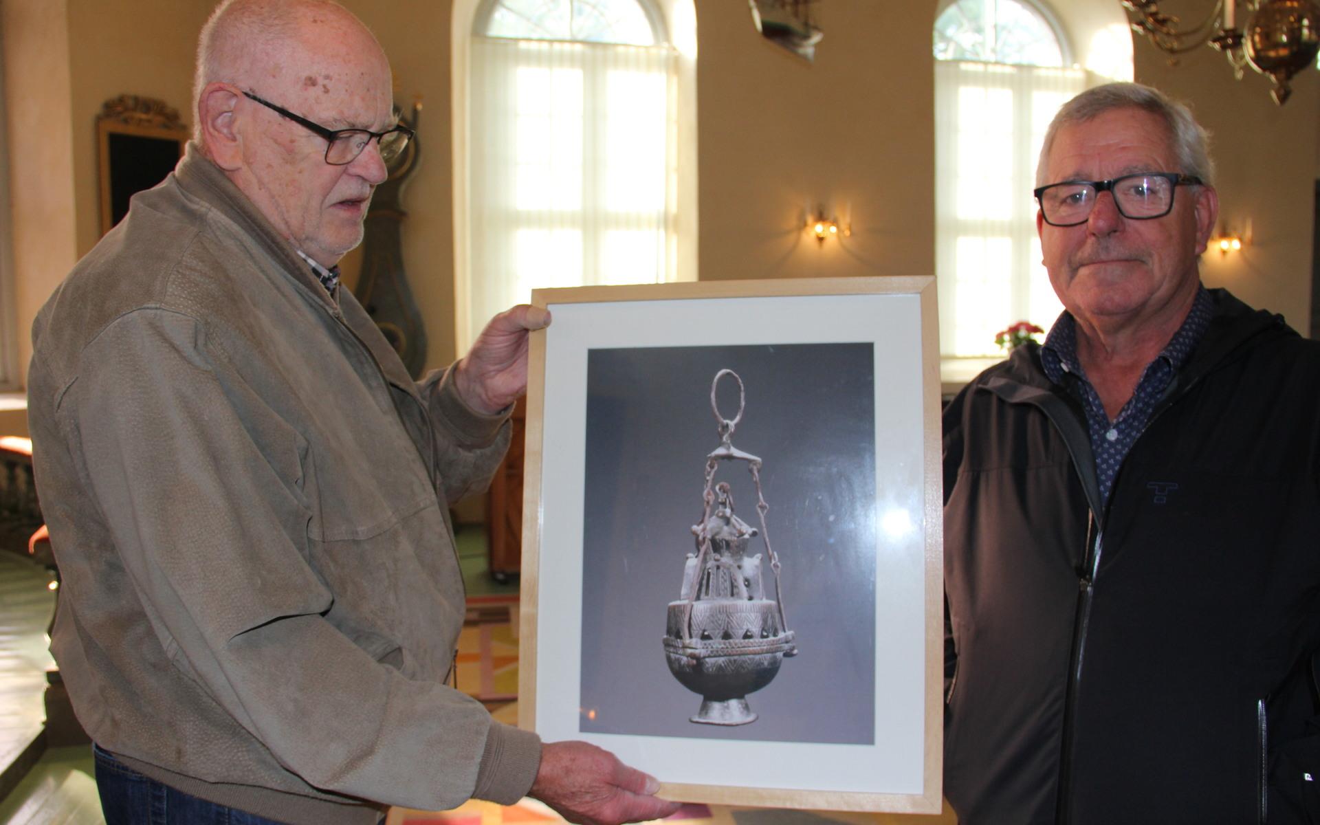 Rökelsekaret från medeltiden fanns i kyrkan fram till mitten av 1800-talet. Nu finns här bara ett fotografi.