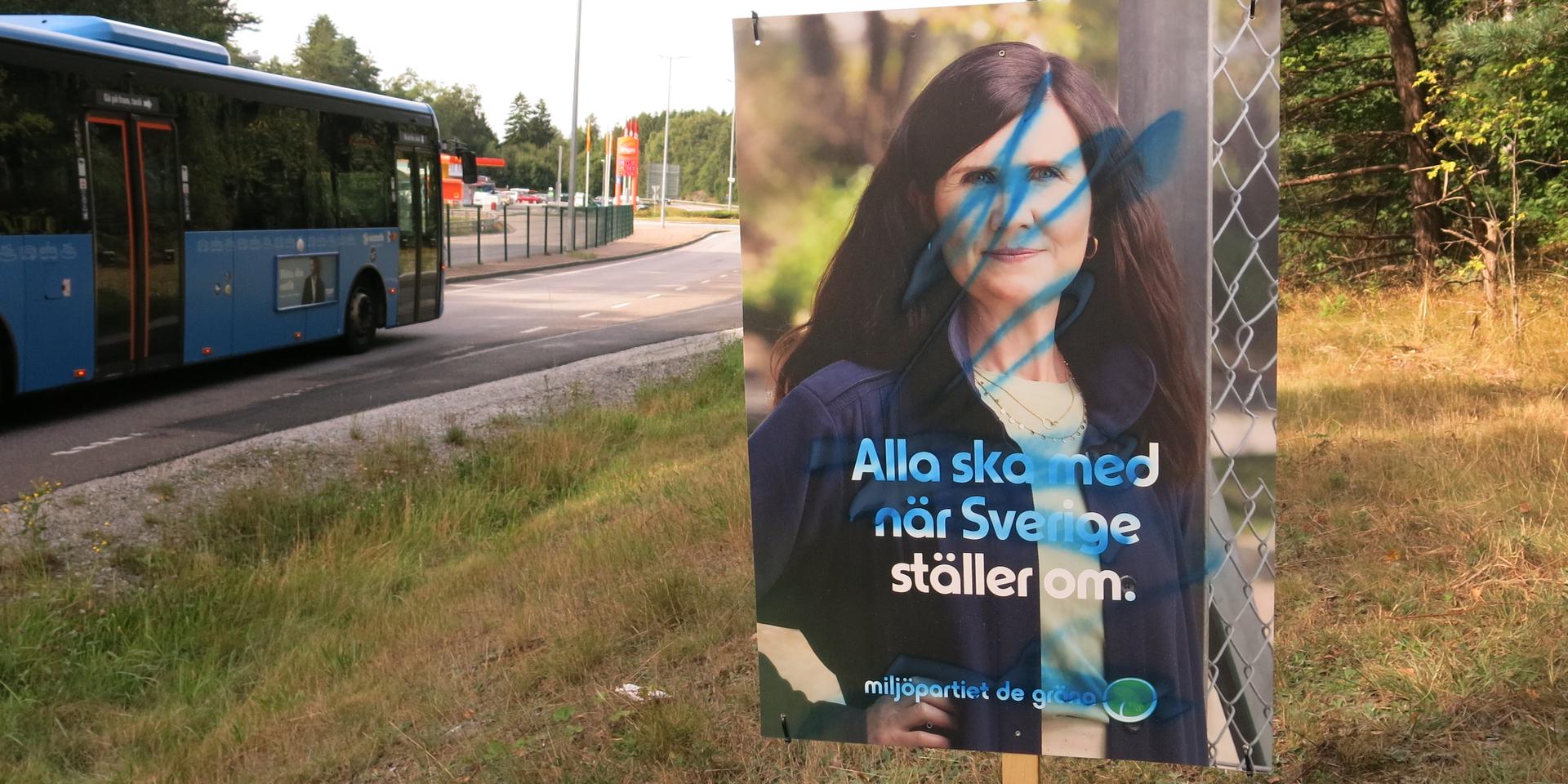 Det är ingen slump att folk blir förbannade på MP. Dock är det dåligt att riva och vandalisera MP-valaffischer oavsett vad man tycker om fossilhatande grönsakshippies, skriver Gert Kjellberg Tjörnpartiet. Arkivbild